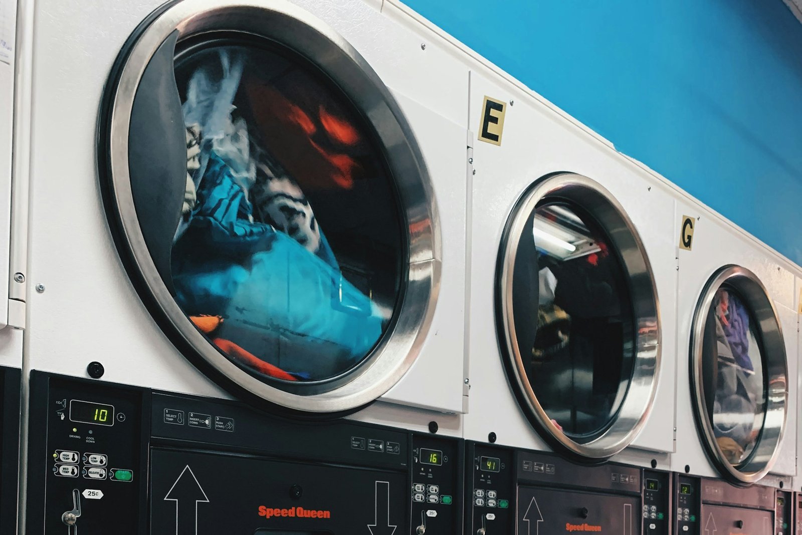 Kleidung in der Waschmaschine